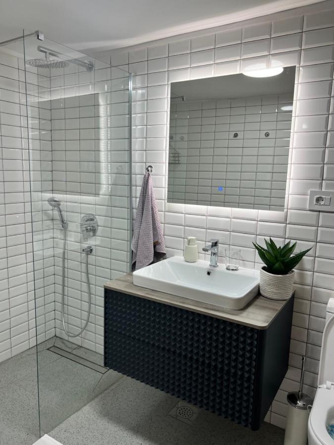 Seayou!***Charming 1-Bedroom Rental Unit In The Old City Center Of Cres Esterno foto